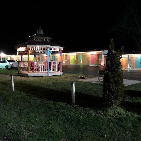 Laci'S Country Inn - Knob Noster Exterior photo